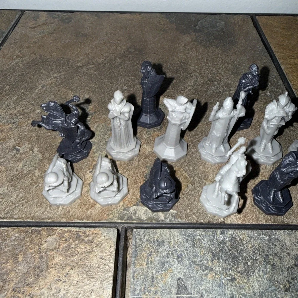 Harry Potter Wizard Chess Set Replacement 19 Gray  Plastic Pieces 1/2
